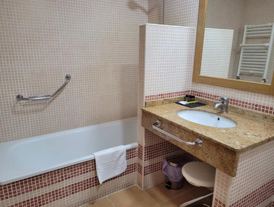 Hospedium Hotel Dona Mafalda De Castilla Plasencia Kültér fotó