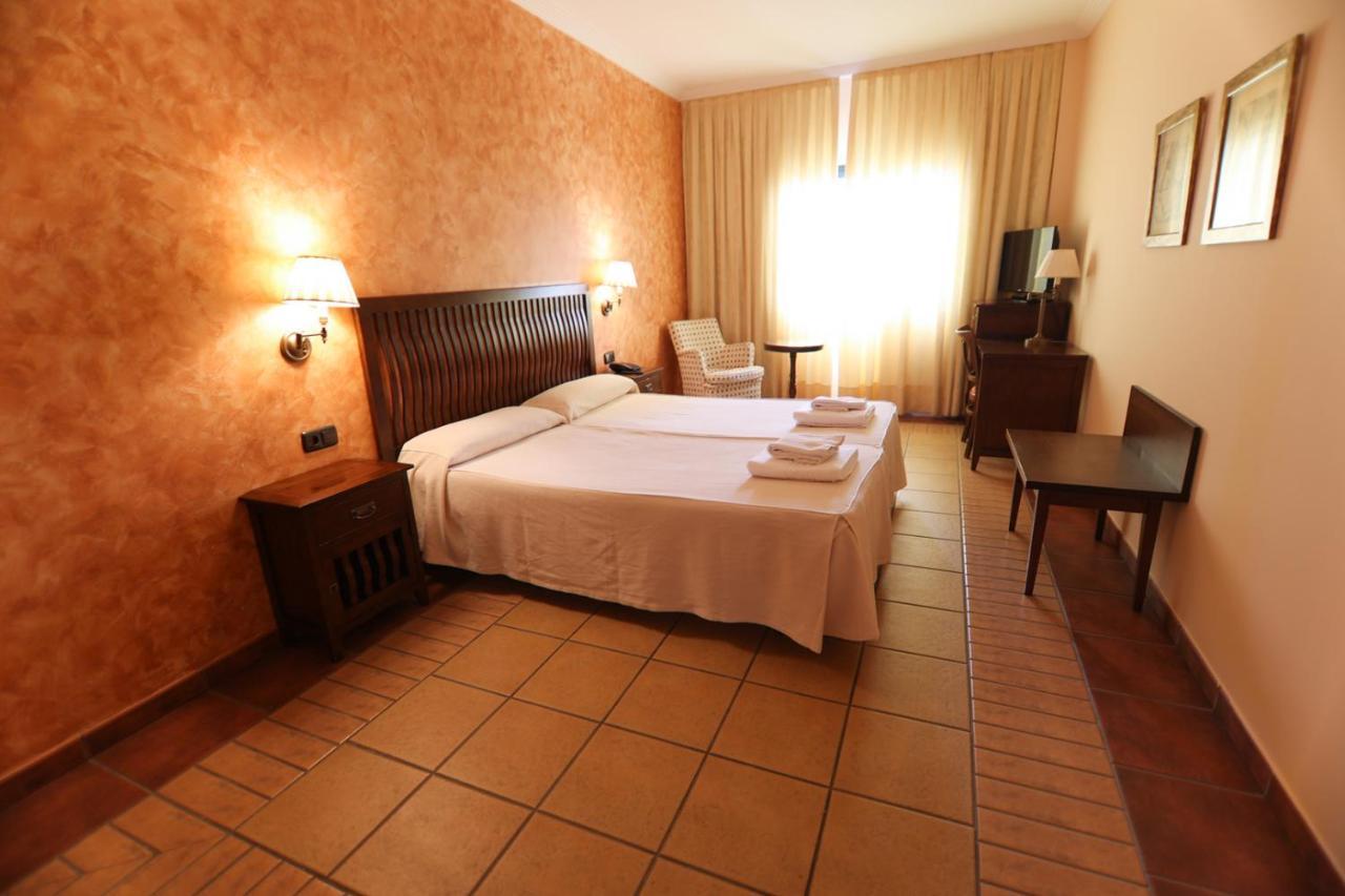 Hospedium Hotel Dona Mafalda De Castilla Plasencia Kültér fotó