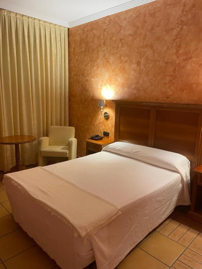 Hospedium Hotel Dona Mafalda De Castilla Plasencia Kültér fotó
