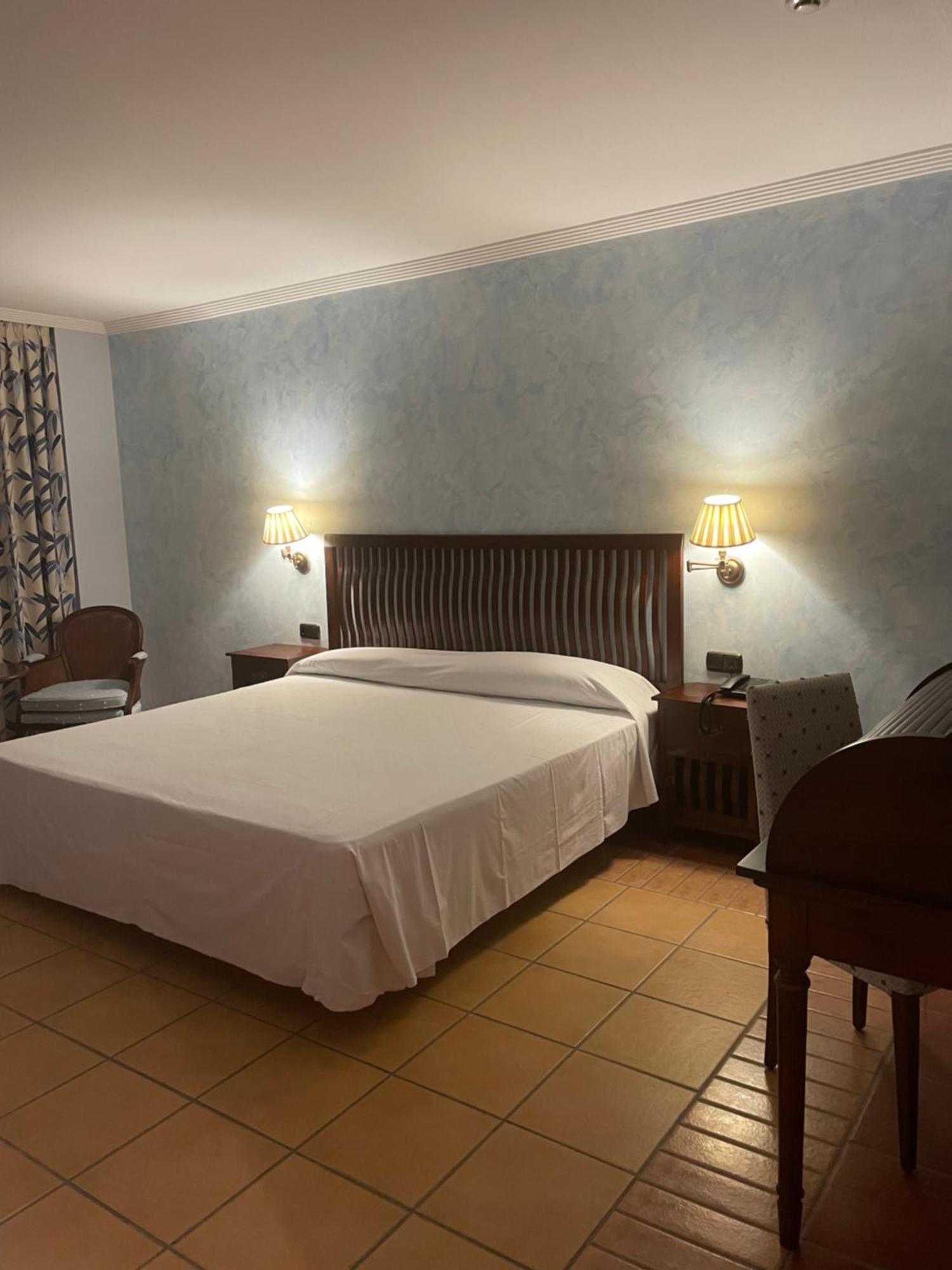 Hospedium Hotel Dona Mafalda De Castilla Plasencia Kültér fotó